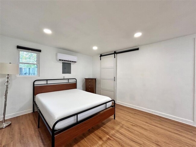 Building Photo - 2309 Devonshire Dr