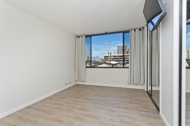 Building Photo - 2232 Kapiolani Blvd