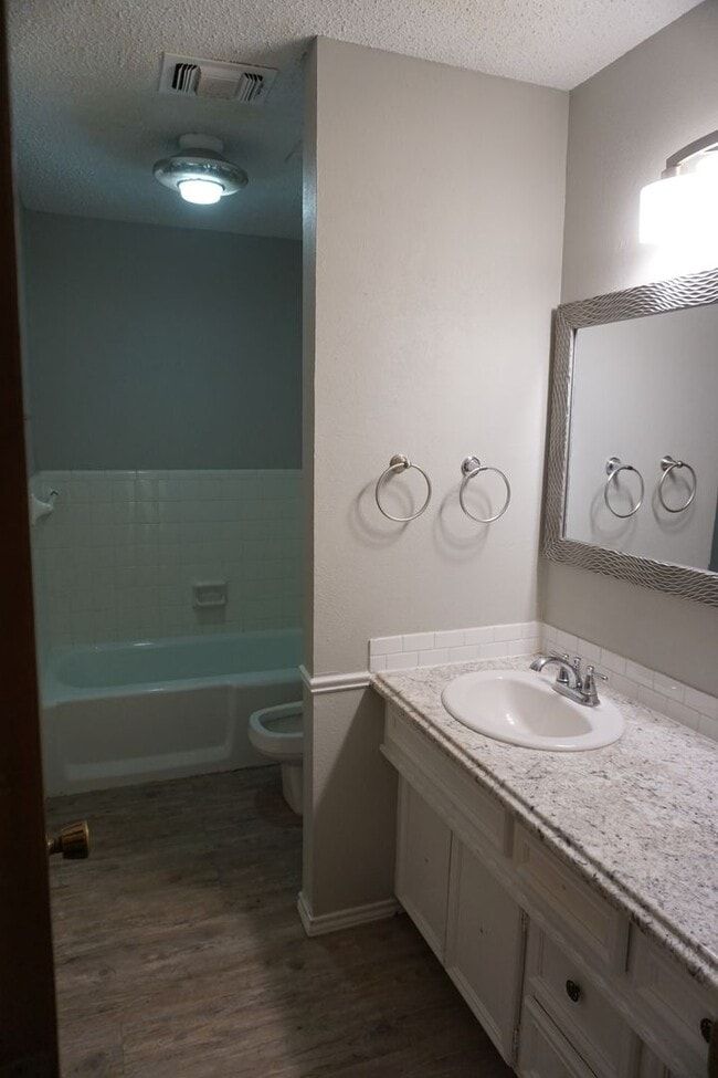 Building Photo - 3/2/2 07/14 Move In