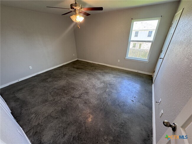 Building Photo - 1615 Pontotoc Trce