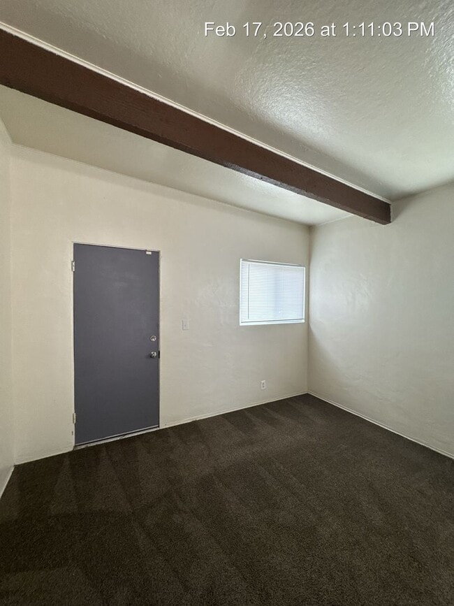 Building Photo - 3040