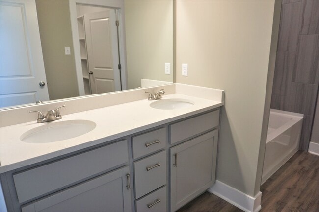 Building Photo - 3 Bedroom, 2 Bath Home in Valley View