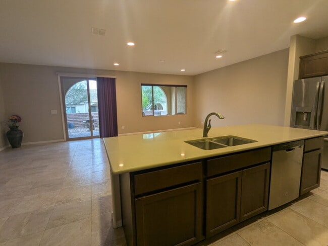 Building Photo - Quail Creek Villa