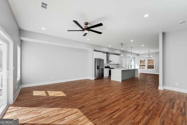 Building Photo - 2150 Essex Ave SW