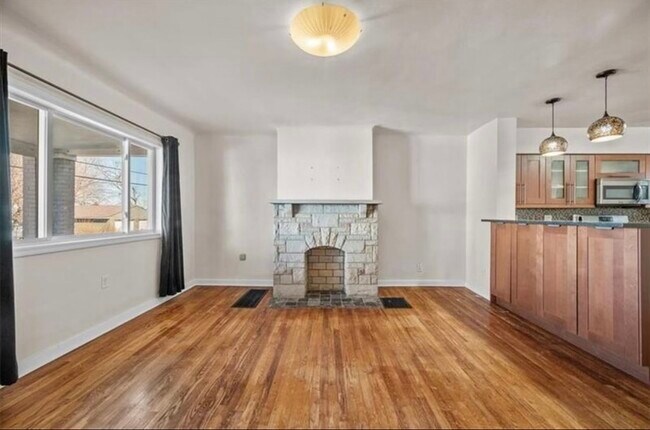 Building Photo - 2512 Burham St