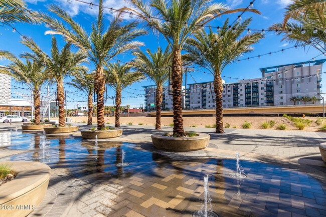 Building Photo - 945 E Playa Del Norte Dr