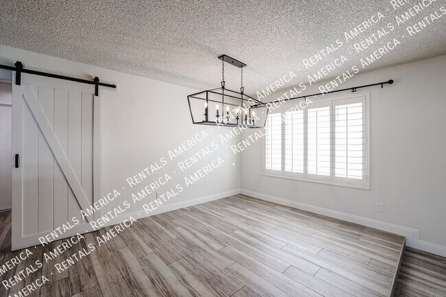 Building Photo - 10534 E Mercer Ln