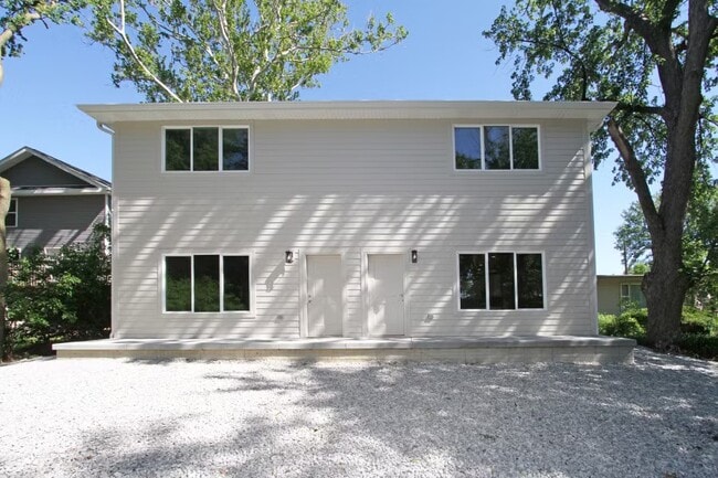 Building Photo - 841 W Burnham St