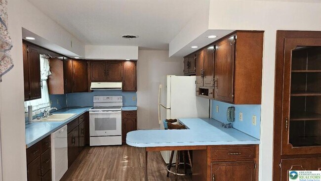 Building Photo - 559 Heckman Ave