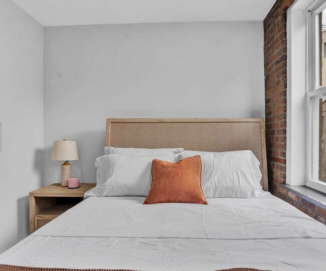 Building Photo - 653 11th Ave