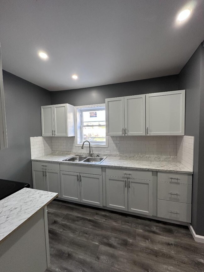 Building Photo - 153 Vine St