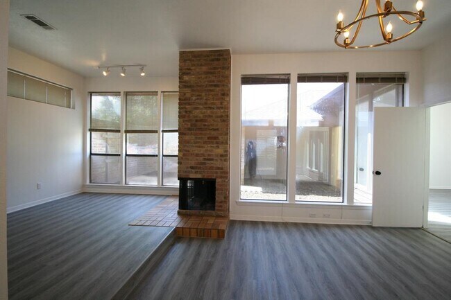 Building Photo - 16933 Davenport Ct