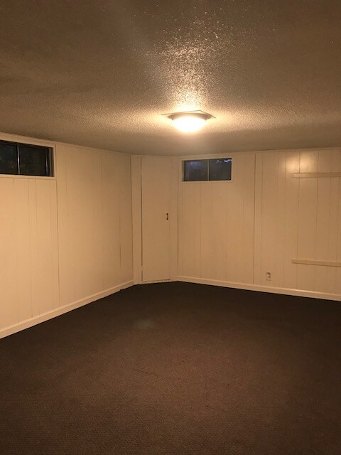 Building Photo - 228 W Nelson St