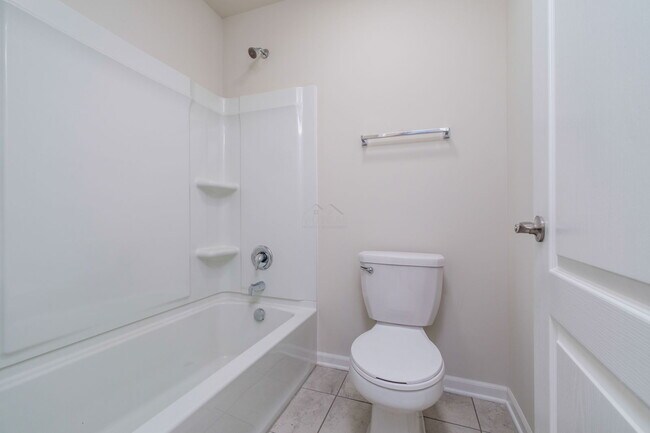 Building Photo - 22521 Woodbridge Ln