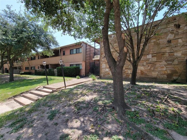 Building Photo - 3809 N Braeswood Blvd