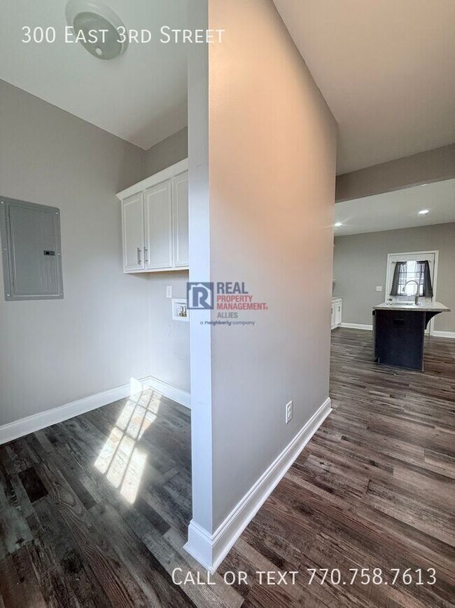 Building Photo - 300 E 3rd St NE