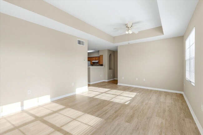 Building Photo - 1015 Villagio Cir