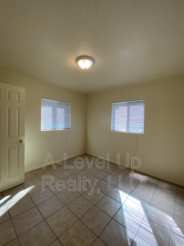 Building Photo - 2705 S Monterey Vista