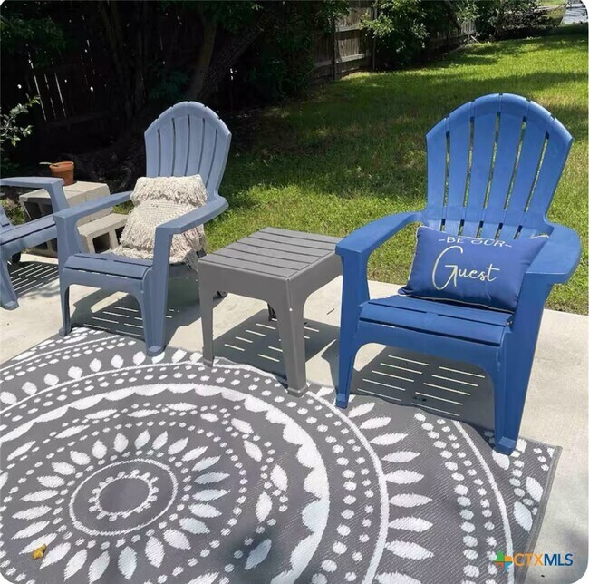 Building Photo - 284 Perryman St