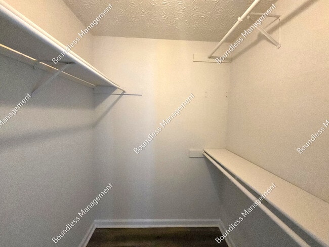 Building Photo - 1036 Thornwoode Ln