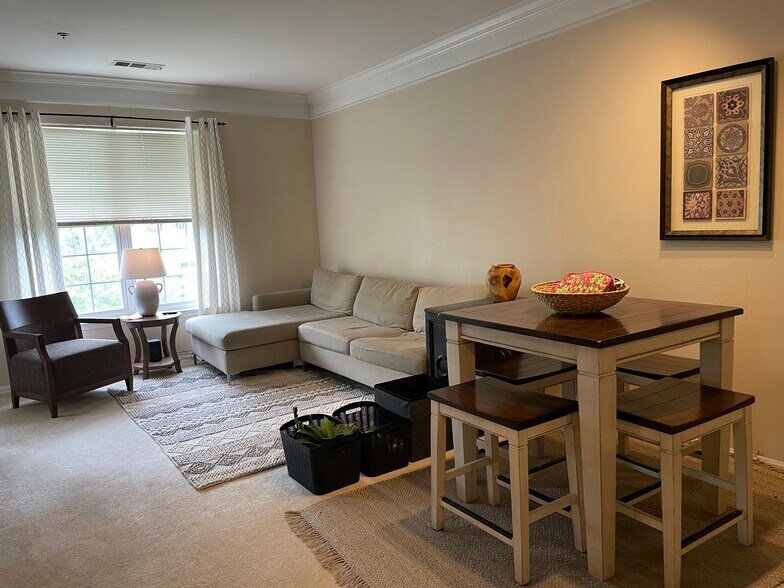 Living & dining - 3021 Nicosh Cir
