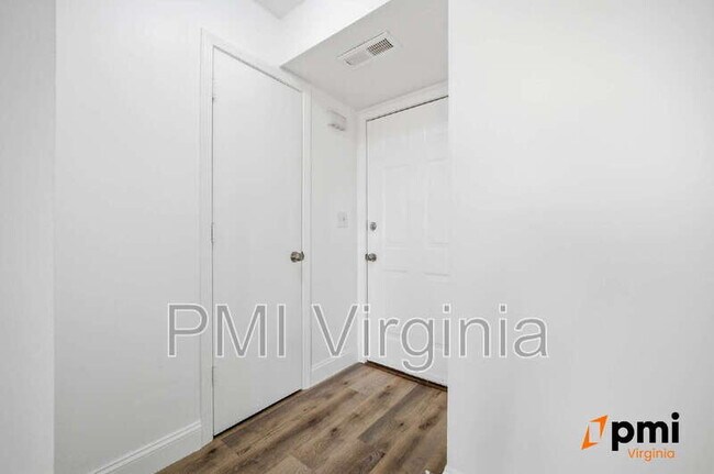 Building Photo - 1143 Clear Springs Rd