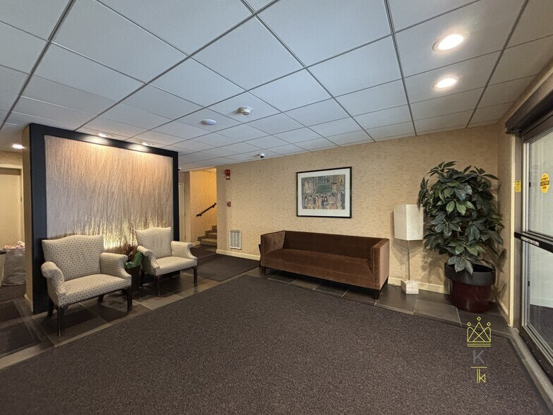 Building Photo - 135 Pleasant St