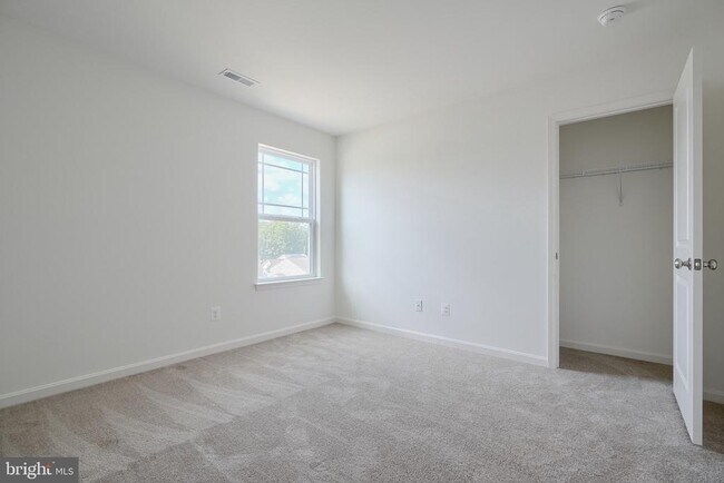 Building Photo - 55 Madison Dr