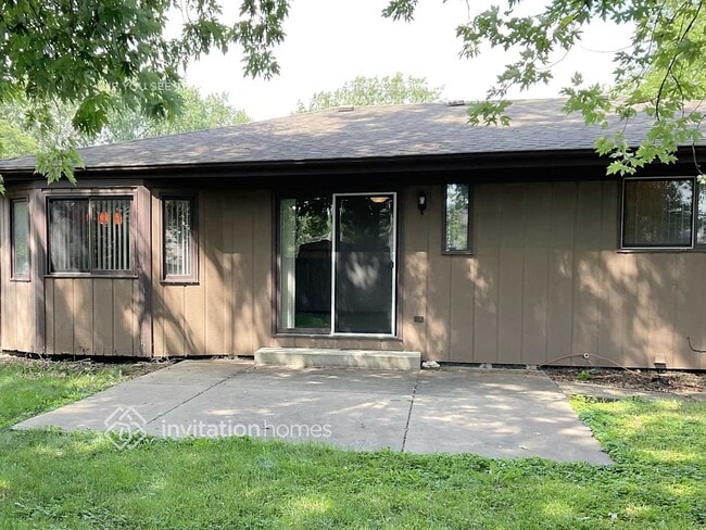 Building Photo - 15515 Long Ave