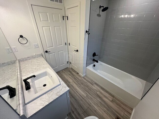 Building Photo - 3650 Pinonwood Ct