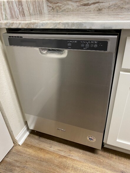 Building Photo - 897 Fording Island Rd