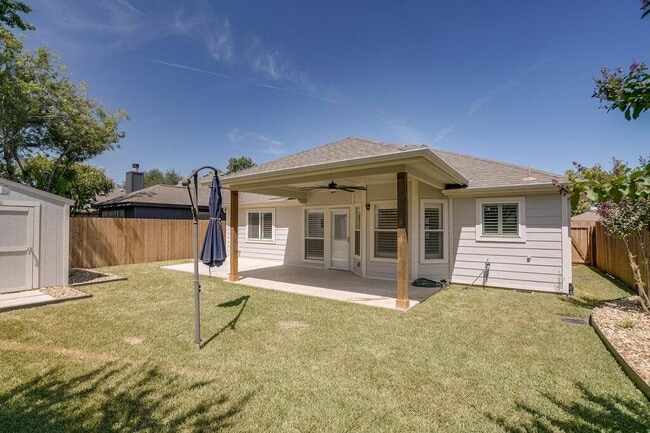 Building Photo - 226 Claris Ln
