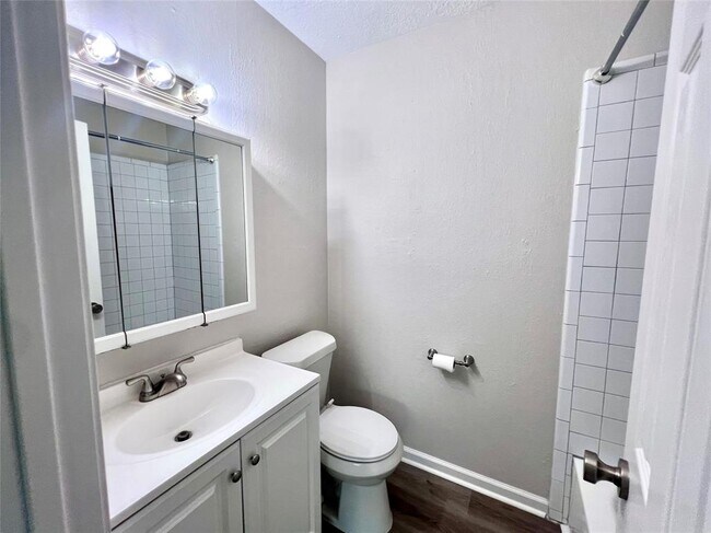 Building Photo - 515 Bellmar Ln