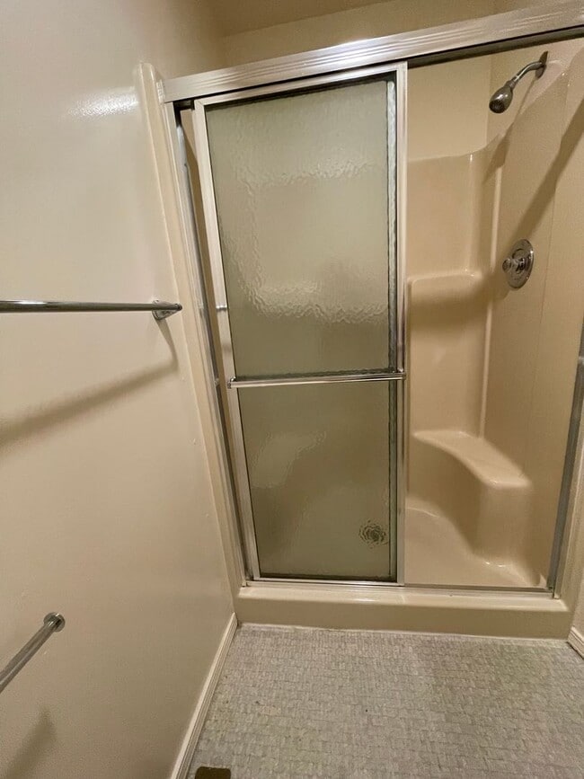 Building Photo - Southern Hills 3 Bedroom 2 Bath Duplex-New...