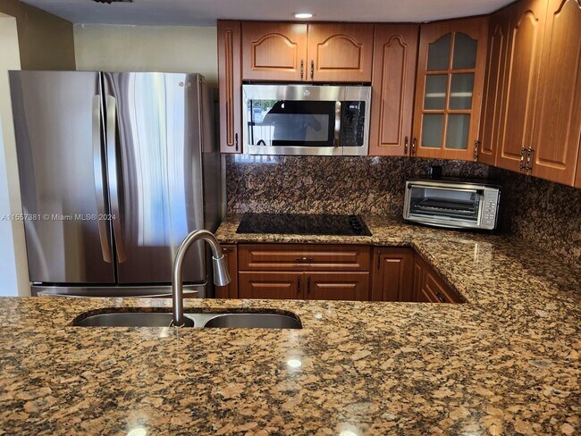 Building Photo - 995 SW 84th Ave