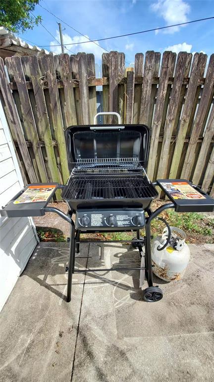 Building Photo - 2604 Campus Hill Dr