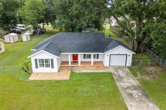 Building Photo - Updated 3BR Home with Fenced Backyard & Great Kitchen
