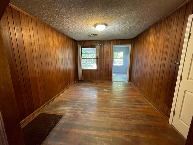 Building Photo - 1303 Warner now available for lease! 3 bed...