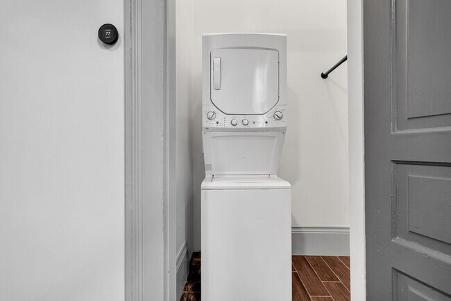 Building Photo - 1323 Constance St