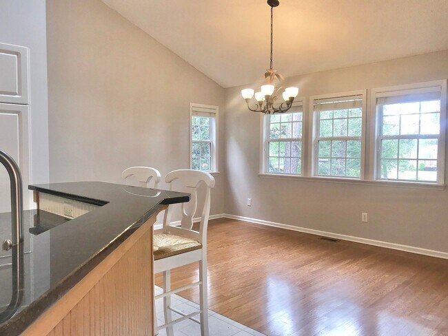 Building Photo - 3203 St James Dr SE