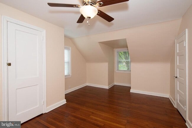 Building Photo - 732 N Tyson Ave