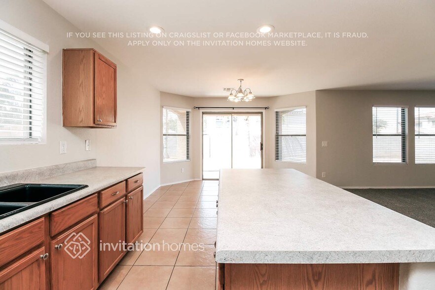 Building Photo - 2936 S Sierra Heights