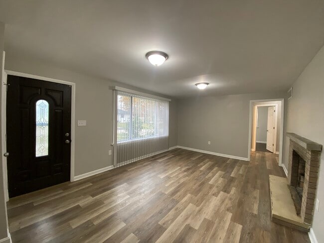 Building Photo - 571 Grayton Rd