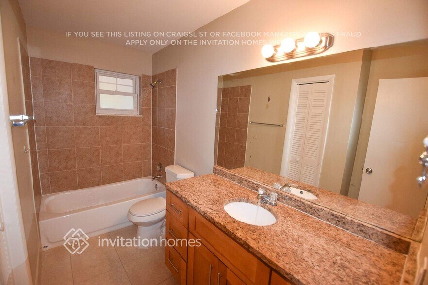 Building Photo - 1231 Essex Dr