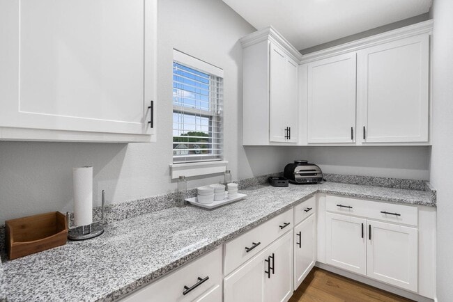 Building Photo - Beautiful 3 Bedroom Home w/ Flex Room!