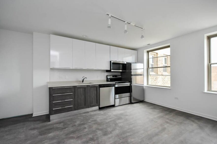 Building Photo - 940 W Winona St