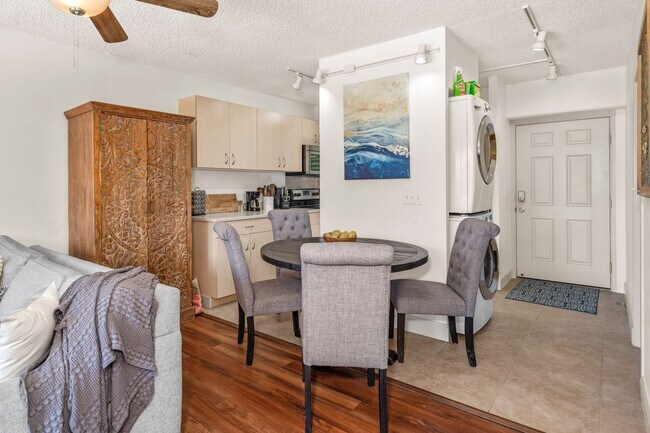 Building Photo - Beautiful Fully Furnished, 2 Bed, 1 1/2 Bath, Oceanview Condo with Pool