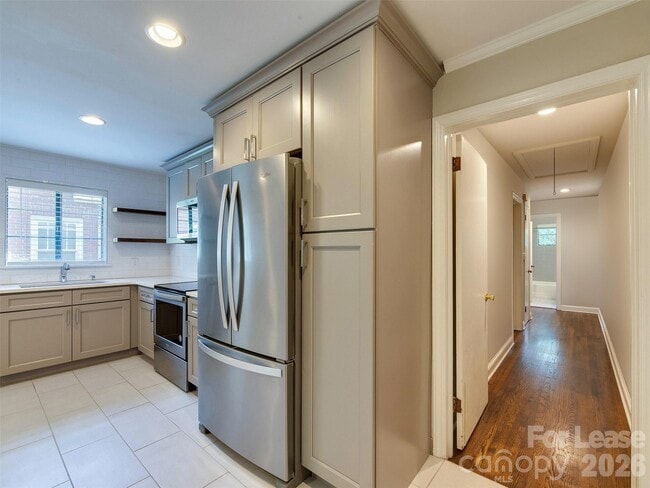 Building Photo - 1520 Mimosa Ave