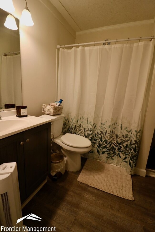 Building Photo - 527 Moro St