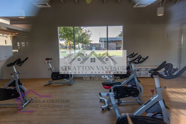 Building Photo - 9638 E Tesla Ave